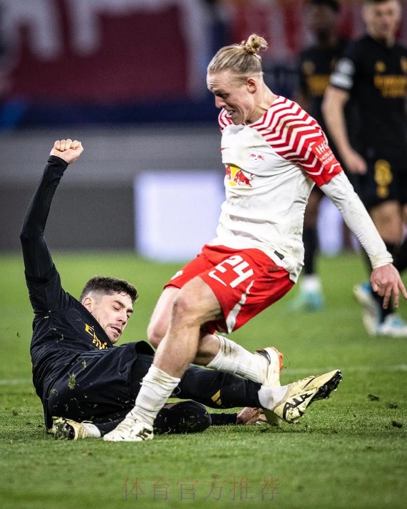 巴尔韦德回归皇马合练 阿扎尔厄德高恢复有球训练